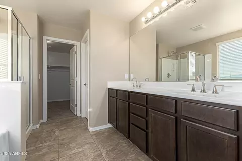 Bath - 2709 W Pecan Rd, Phoenix, AZ 85041 photo 2 of 4