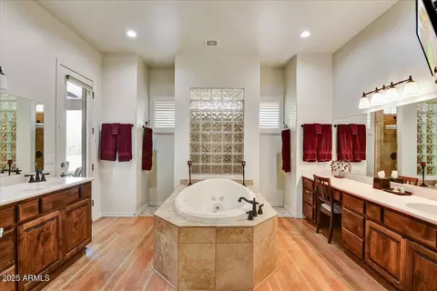 Bath - 412 E Yearling Rd, Phoenix, AZ 85085 photo 1 of 4