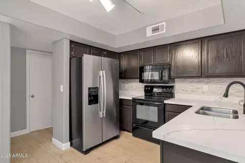 Kitchen - 4714 E Angela Dr, Phoenix, AZ 85032 photo 3 of 4