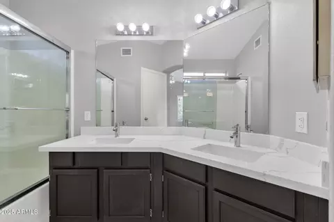 Bath - 4714 E Angela Dr, Phoenix, AZ 85032 photo 3 of 4