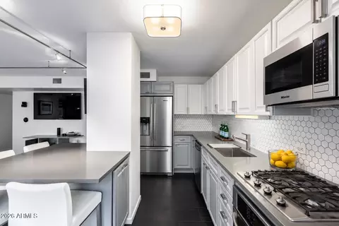 Kitchen - 4808 N 24th St #405, Phoenix, AZ 85016 photo 2 of 4