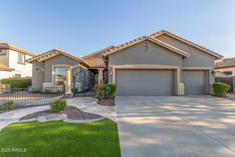 Exterior - 6757 S Seneca Way, Gilbert, AZ 85298 photo 2 of 15