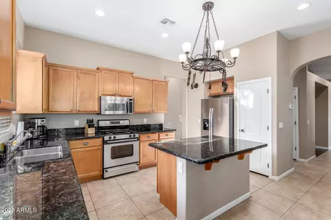 Kitchen - 6757 S Seneca Way, Gilbert, AZ 85298 photo 5 of 5