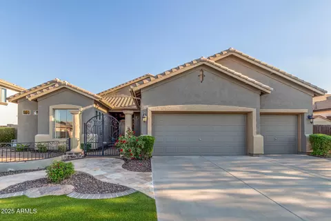 Exterior - 6757 S Seneca Way, Gilbert, AZ 85298 photo 3 of 15