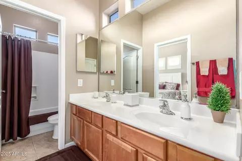 Bath - 6757 S Seneca Way, Gilbert, AZ 85298 photo 2 of 3
