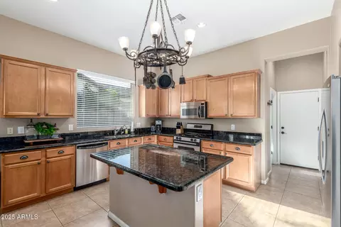 Kitchen - 6757 S Seneca Way, Gilbert, AZ 85298 photo 2 of 5