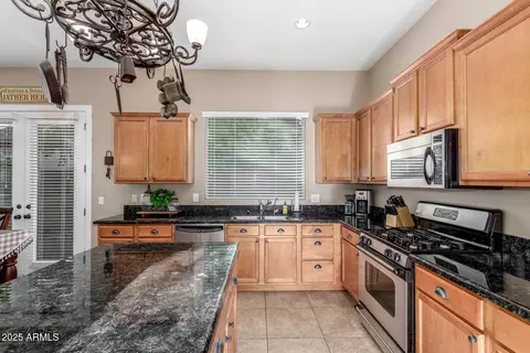 Kitchen - 6757 S Seneca Way, Gilbert, AZ 85298 photo 3 of 5