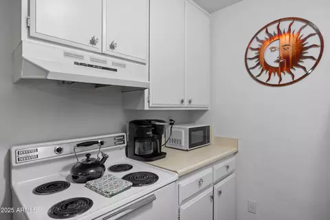 Kitchen - 5525 E Thomas Rd #M11, Phoenix, AZ 85018 photo 4 of 4