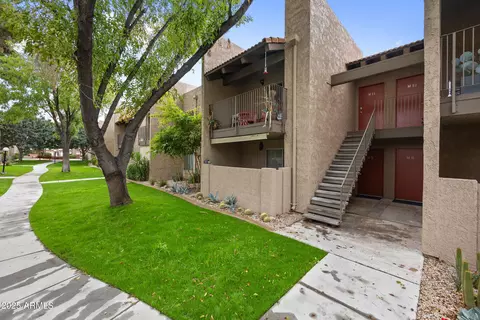 Exterior - 5525 E Thomas Rd #M11, Phoenix, AZ 85018 photo 10 of 11