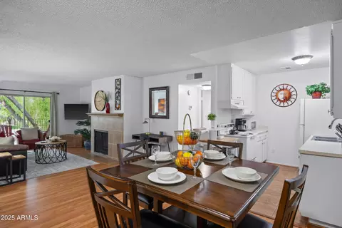 Dining - 5525 E Thomas Rd #M11, Phoenix, AZ 85018 photo 4 of 5