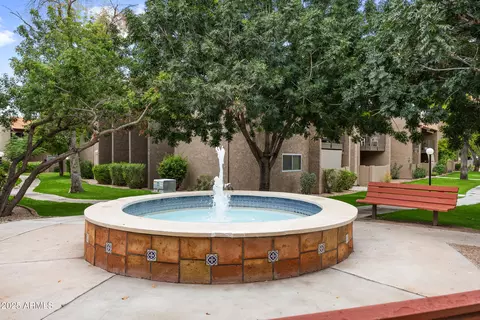 Exterior - 5525 E Thomas Rd #M11, Phoenix, AZ 85018 photo 4 of 11