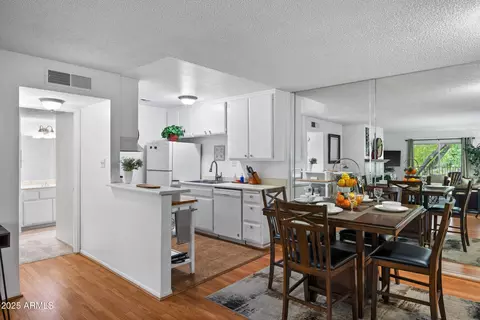 Dining - 5525 E Thomas Rd #M11, Phoenix, AZ 85018 photo 5 of 5