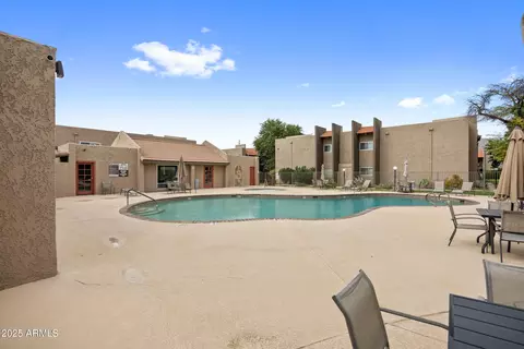 Exterior - 5525 E Thomas Rd #M11, Phoenix, AZ 85018 photo 8 of 11