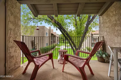Exterior - 5525 E Thomas Rd #M11, Phoenix, AZ 85018 photo 2 of 11