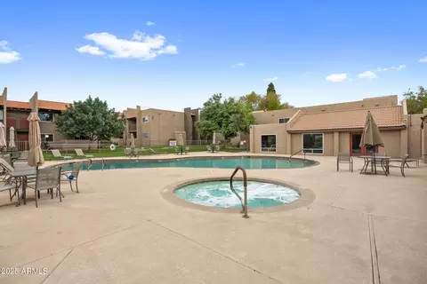 Exterior - 5525 E Thomas Rd #M11, Phoenix, AZ 85018 photo 6 of 11