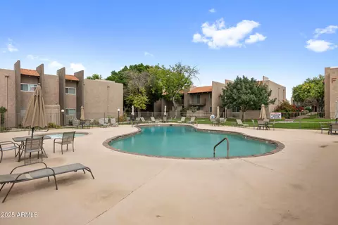 Exterior - 5525 E Thomas Rd #M11, Phoenix, AZ 85018 photo 9 of 11