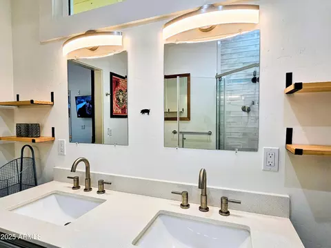 Bath - 513 C Bailey Hl, Bisbee, AZ 85603 photo 2 of 5