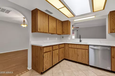 Kitchen - 2530 E Wagoner Rd, Phoenix, AZ 85032 photo 3 of 4