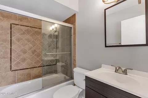 Bath - 2530 E Wagoner Rd, Phoenix, AZ 85032 photo 2 of 2