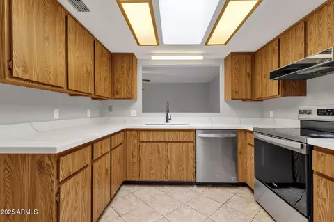 Kitchen - 2530 E Wagoner Rd, Phoenix, AZ 85032 photo 2 of 4