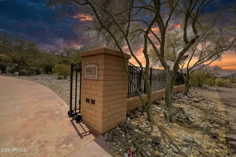 8903 N Arroya Grande Dr, Phoenix, AZ 85028