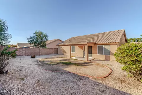 Exterior - 2011 W Hasan Dr, Phoenix, AZ 85041 photo 4 of 6