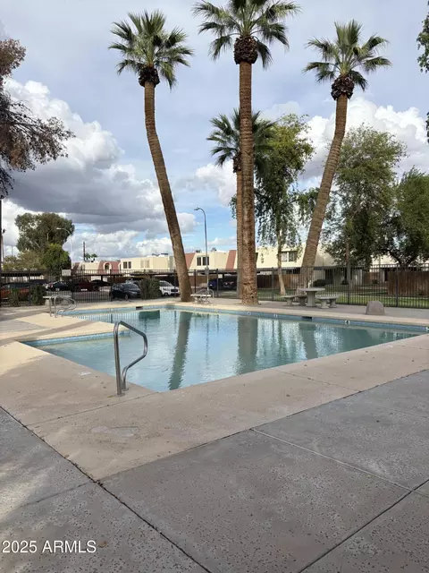 6033 W Golden Ln, Glendale, AZ 85302