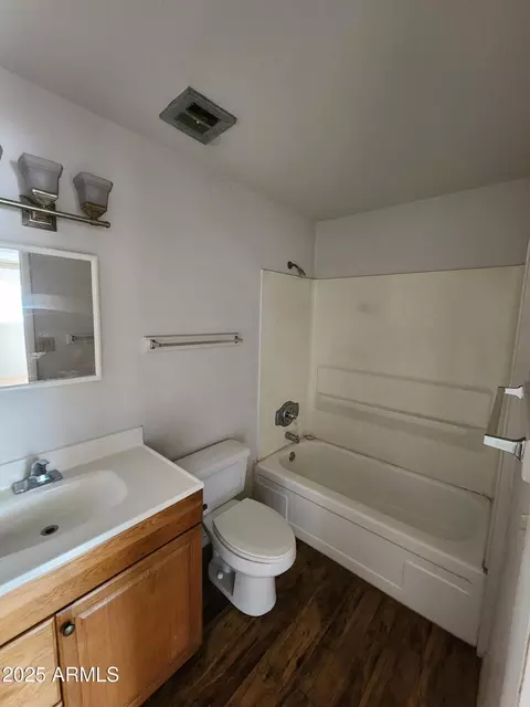 Bath - 3636 W Echo Ln, Phoenix, AZ 85051 photo 1 of 2