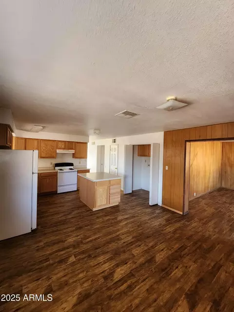 Kitchen - 3636 W Echo Ln, Phoenix, AZ 85051 photo 1 of 2