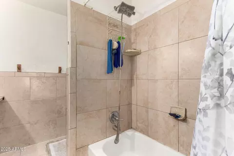 Bath - 2127 Ellis Dr, Tempe, AZ 85282 photo 3 of 4