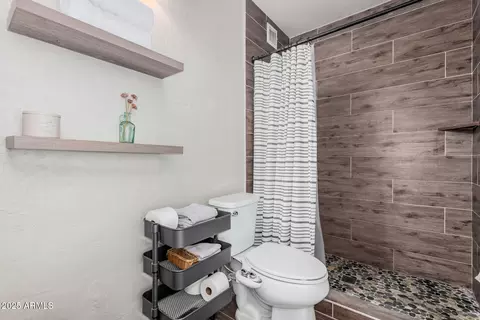 Bath - 434 E Carson Dr, Tempe, AZ 85282 photo 2 of 3