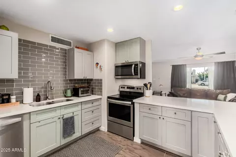Kitchen - 434 E Carson Dr, Tempe, AZ 85282 photo 5 of 6