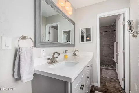 Bath - 434 E Carson Dr, Tempe, AZ 85282 photo 1 of 3