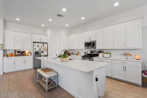 Kitchen - 2264 E Isaiah Ave, Gilbert, AZ 85298 photo 5 of 5