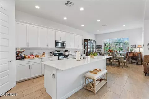 Kitchen - 2264 E Isaiah Ave, Gilbert, AZ 85298 photo 3 of 5