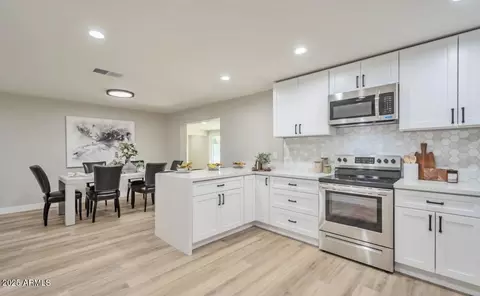 Kitchen - 346 E Broadway Ln, Tempe, AZ 85282 photo 2 of 3