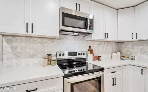 Kitchen - 346 E Broadway Ln, Tempe, AZ 85282 photo 3 of 3