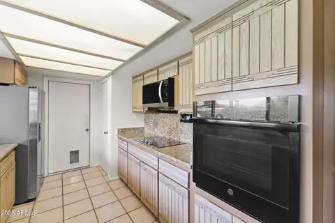 Kitchen - 2528 E Geneva Dr, Tempe, AZ 85282 photo 1 of 3