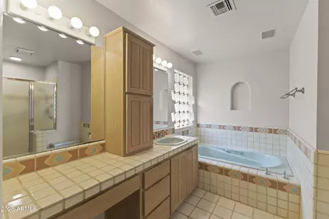 Bath - 2528 E Geneva Dr, Tempe, AZ 85282 photo 3 of 3