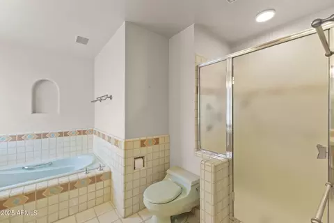 Bath - 2528 E Geneva Dr, Tempe, AZ 85282 photo 2 of 3