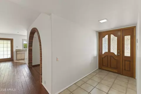 Entry Way - 2528 E Geneva Dr, Tempe, AZ 85282 photo 1 of 2