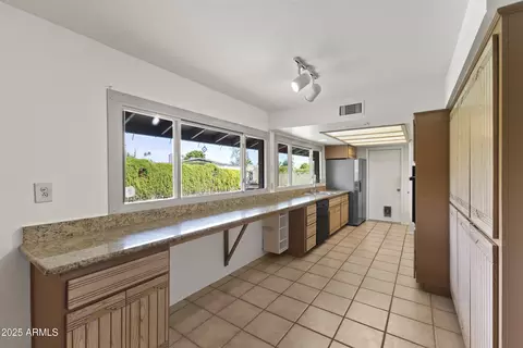 Kitchen - 2528 E Geneva Dr, Tempe, AZ 85282 photo 3 of 3