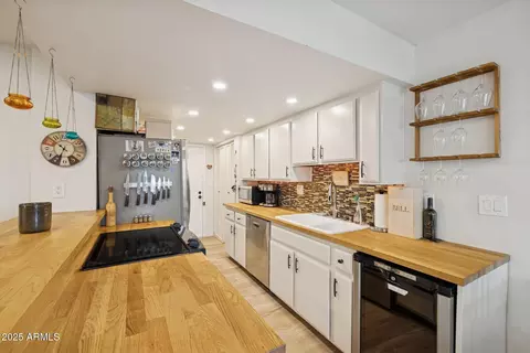 Kitchen - 4801 Euclid Ave #2, Phoenix, AZ 85044 photo 2 of 4