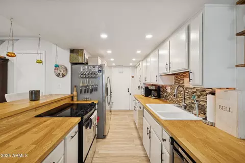 Kitchen - 4801 Euclid Ave #2, Phoenix, AZ 85044 photo 4 of 4