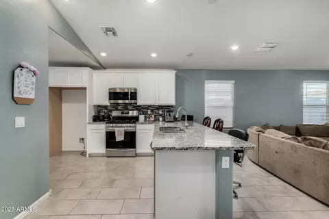 Kitchen - 6323 S 34th Dr, Phoenix, AZ 85041 photo 2 of 2