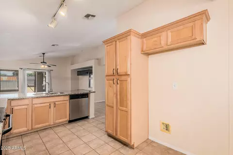 6727 S 35th Dr, Phoenix, AZ 85041 photo 11