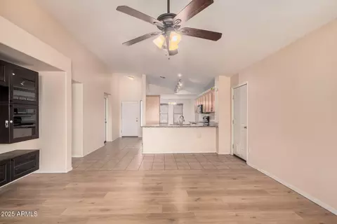 6727 S 35th Dr, Phoenix, AZ 85041 photo 6