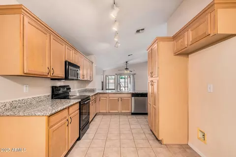 6727 S 35th Dr, Phoenix, AZ 85041 photo 10