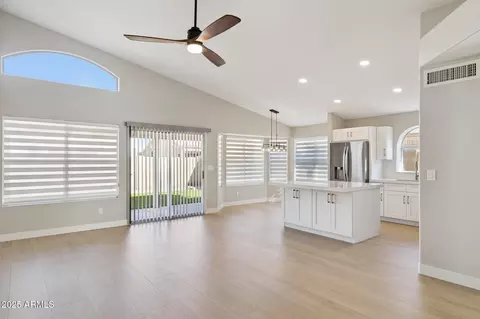 4426 E Thistle Landing Dr, Phoenix, AZ 85044 photo 8