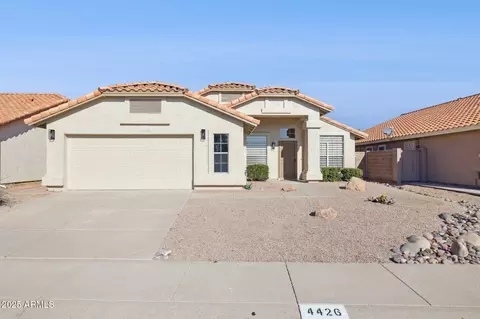 4426 E Thistle Landing Dr, Phoenix, AZ 85044 photo 2